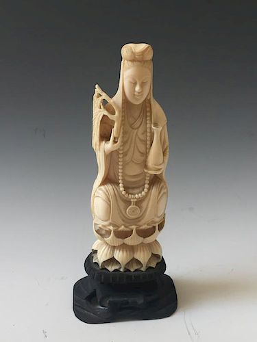 A FINE CHINESE ANTIQUE FIGURE
