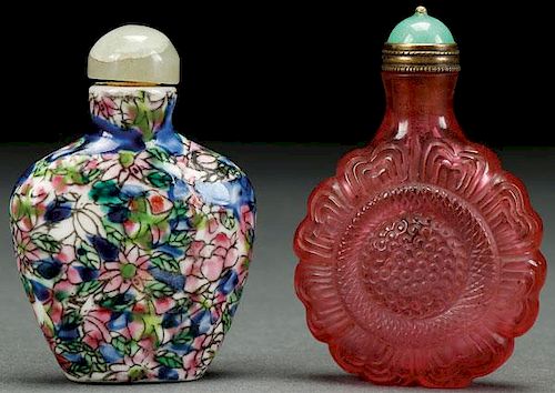 TWO GOOD CHINESE SNUFF BOTTLES