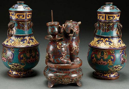 A THREE PIECE VINTAGE GROUP OF CHINESE ENAMELED
