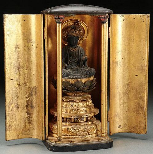 A FINE JAPANESE BLACK AND GILT LACQUER TRAVELING