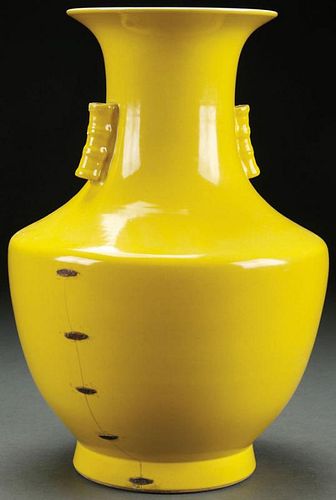 A CHINESE QING DYNASTY YELLOW GROUND GUAN TYPE