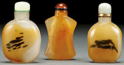 THREE CHINESE CARVED AGATE SNUFF BOTTLES