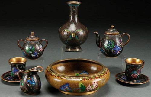 A NINE PIECE GROUP OF VINTAGE CHINESE ENAMELED