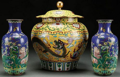 A THREE PIECE GROUP OF CHINESE ENAMELED CLOISONNÉ