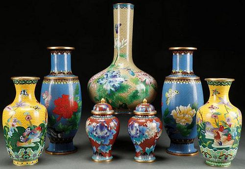 A SEVEN PIECE GROUP OF CHINESE CLOISONNÉ ENAMELED