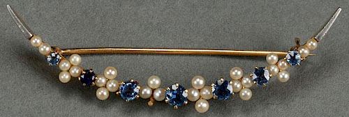 A FINE 14K YELLOW GOLD, PEARL, AND SAPPHIRE BAR