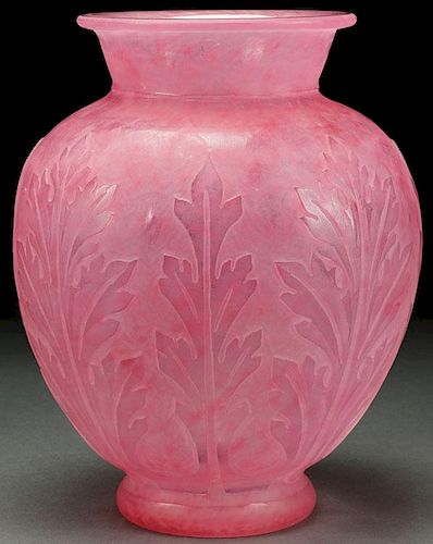 A STEUBEN ETCHED ROSE CRYSTAL ART GLASS VASE