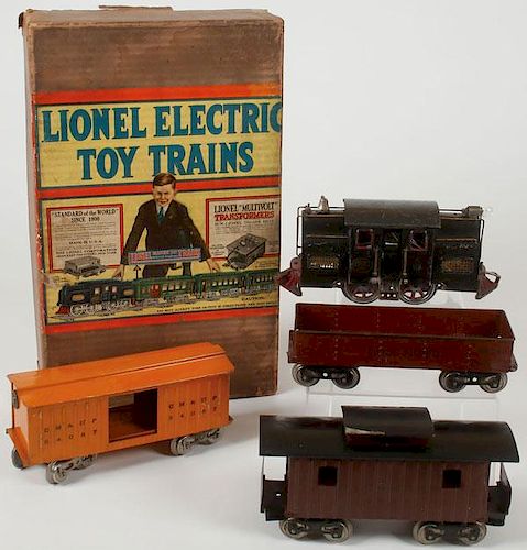 A LIONEL STANDARD GAUGE #33 TOY TRAIN OUTFIT