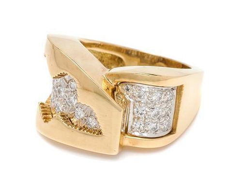 An 18 Karat Bicolor Gold and Diamond Ring, 10.30 dwts.