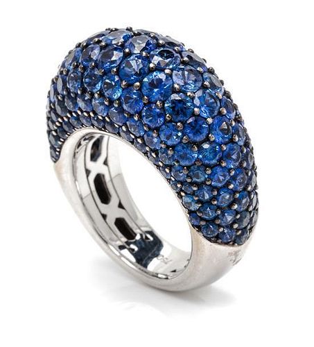 An 18 Karat White Gold and Sapphire Ring, 16.90 dwts.