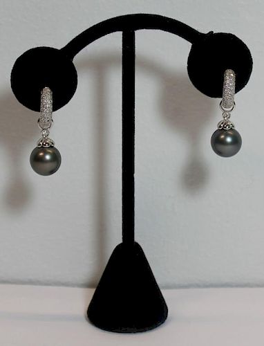 JEWELRY. 18kt Gold, Pearl and Diamond Earrings.