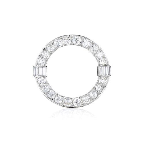 An Art Deco Diamond Circle Pin