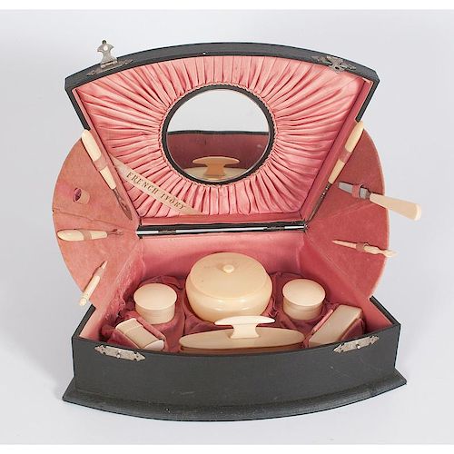 Fan-shaped Vanity Box