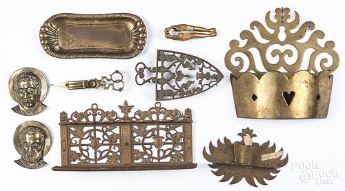 Collection of brass, to include a trivet