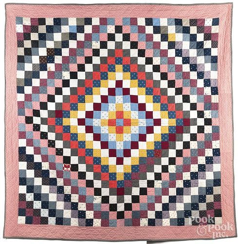 Pieced block pattern quilt, early 20th c.