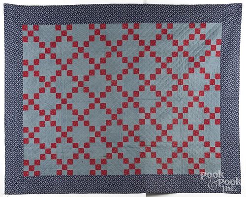 Pieced Irish chain quilt, early 20th c.