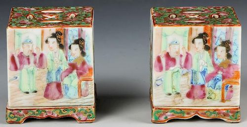 2 19c Chinese Famille Rose Porcelain Miniature Boxes
