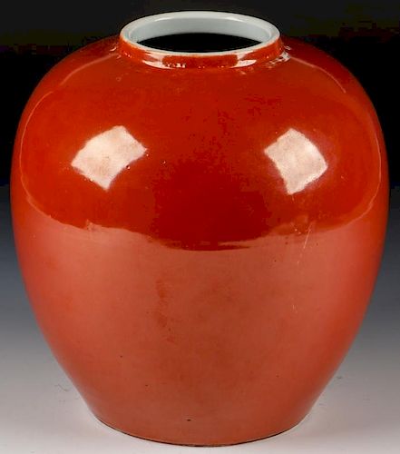 Chinese Qing Dynasty Porcelain Vase.