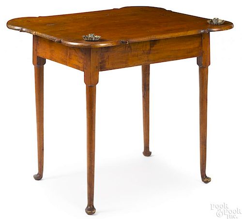 New England Queen Ann maple tavern table, 18th c.