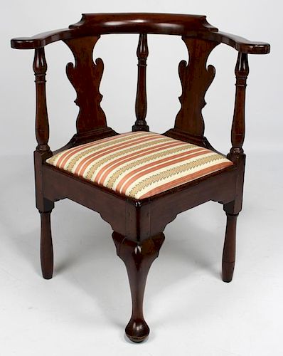 NEW ENGLAND QUEEN ANNE MAHOGANY CORNER CHAIR