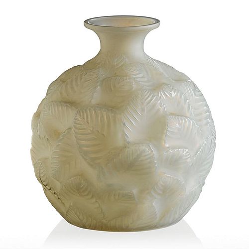 LALIQUE "Ormeaux" vase