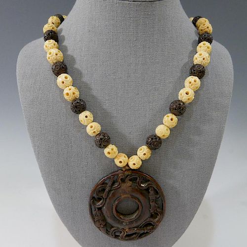 IMPRESSIVE ANTIQUE CARVED ALOESWOOD AND WHITE BEADS NECKLACE