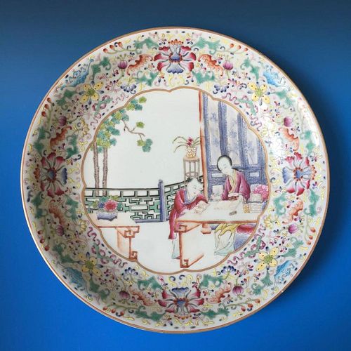 CHINESE ANTIQUE FAMILL ROSE PORCELAIN PLATE, MARKED.