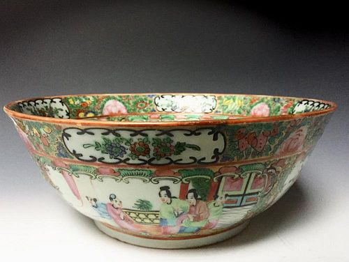 A CHINESE ANTIQUE FAMILL ROSE PORCELAIN BOWL, 19C