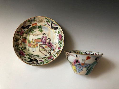 A SET OF CHINESE ANTIQUE FAMILLE ROSE PORCELAIN CUP AND PLATE, 19C