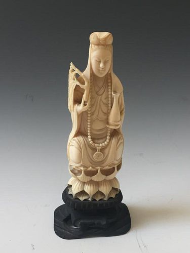A FINE CHINESE ANTIQUE FIGURE