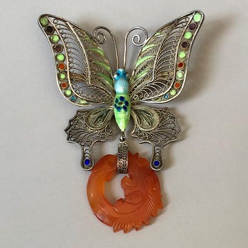 A FINE SILVER BUTTERFLY AND AGATE PIN