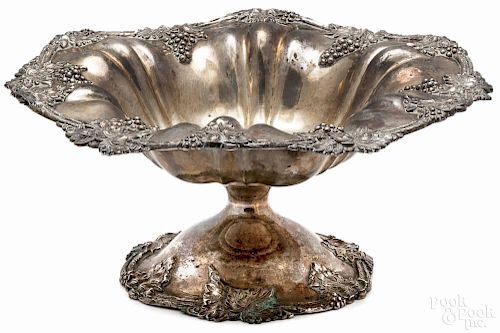 Sterling silver centerpiece bowl, ca. 1900, 4 3/4'' h., 10 1/2'' dia., 19.7 ozt.