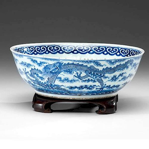 Qianlong Blue and White Bowl 