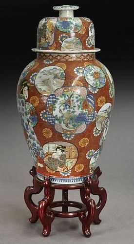 Large Japanese Kutani style lidded jar,