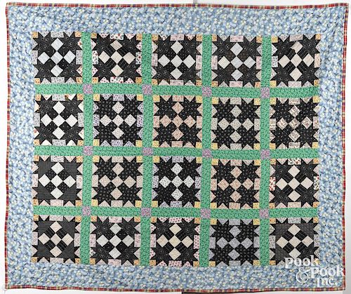 Pieced bear paw quilt, early 20th c.