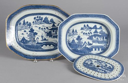 Two Chinese export porcelain platters, 19th c.