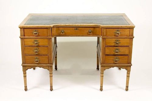 19th Century English Oak Kneehole Desk