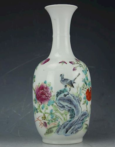 A famille rose porcelain vase with Hong Xian mark