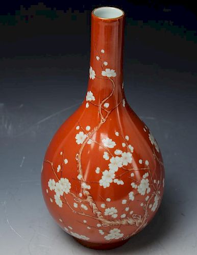 Chinese red glazed porcelain vase with gold rim