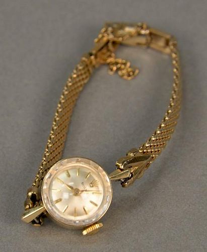 Rolex vintage ladies wristwatch in 14K gold case.