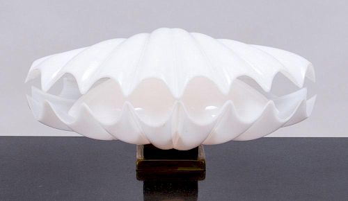 CANADIAN ROUGIER BRASS-MOUNTED PLASTIC SCALLOP-SHAPED TABLE LAMP