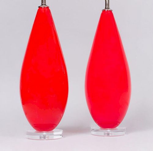 PAIR OF ITALIAN GLASS LAMPS ON LUCITE BASES