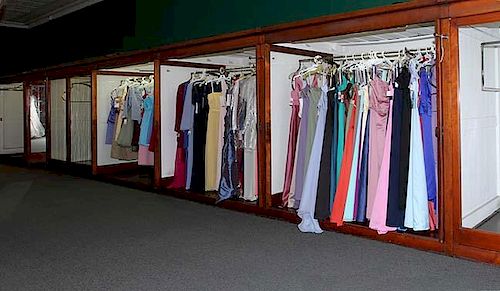 Clothing display cabinet