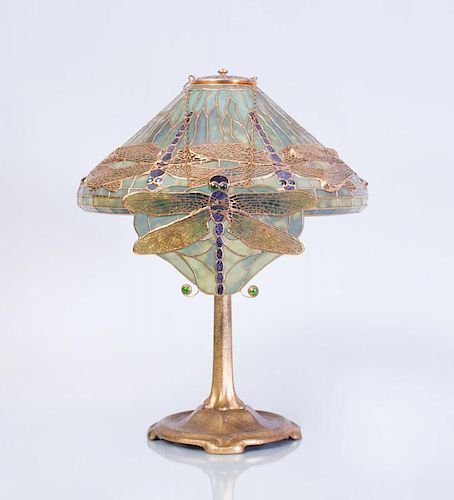 AMERICAN ART NOUVEAU GILT-BRONZE AND STAINED GLASS 'DRAGONFLY' TABLE LAMP