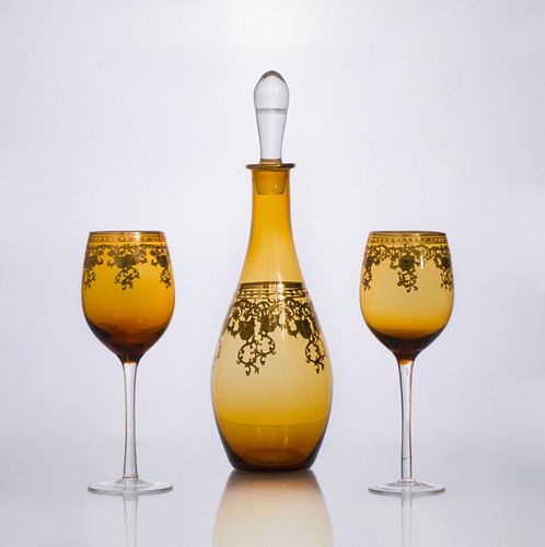 GILT-DECORATED AMBER GLASS DECANTER AND STOPPER AND TWO GOBLETS