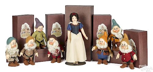 Snow White and the Seven Dwarfs doll set