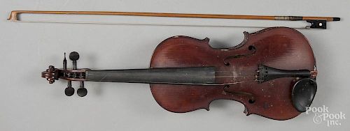 Salvadore de Durro violin with bow and case.
