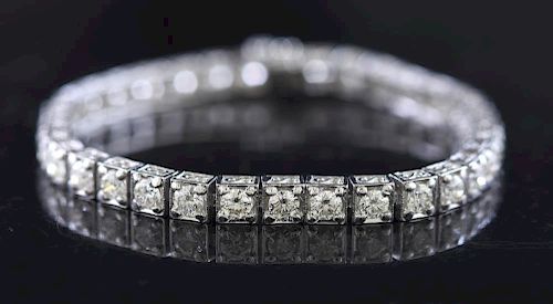 Fine platinum straight line diamond bracelet