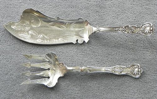 Two piece sterling silver fish set in the King's Pattern