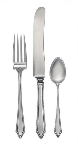 An American Silver Flatware Service, Towle Silversmiths, Newburyport, MA, Virginia Carvel pattern, comprising: 6 dinner knive